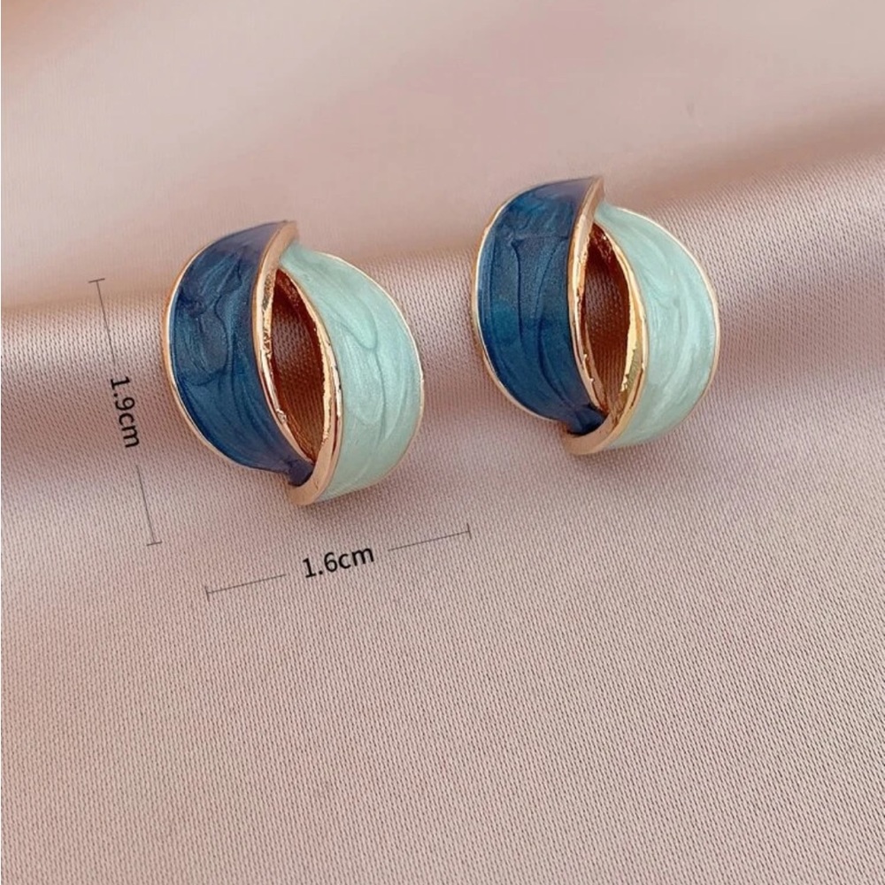 Large statement studs - Picture 4 of 4